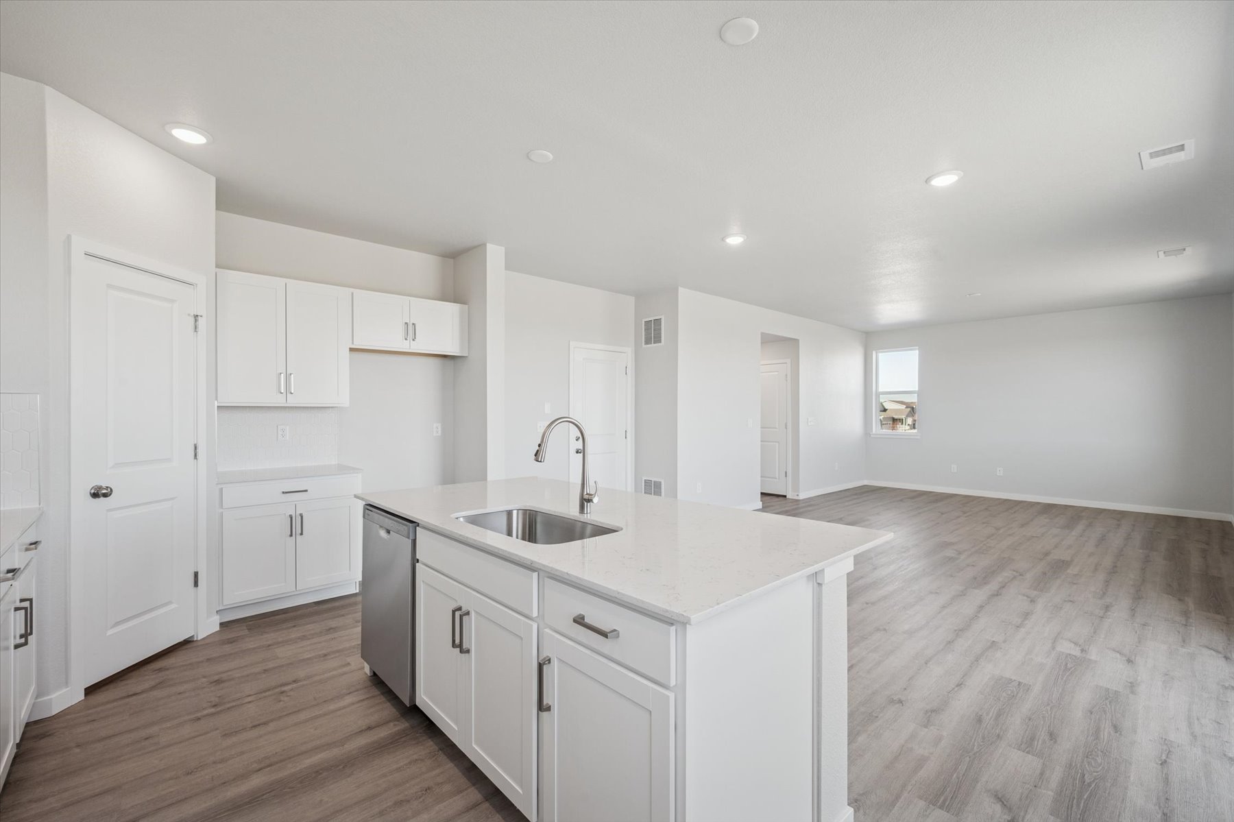 A kitchen with white cabinets.