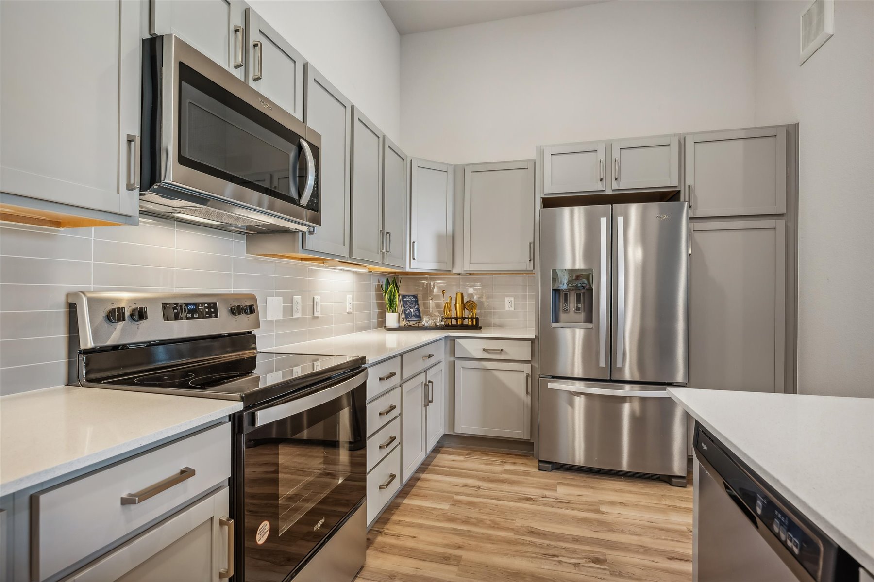 A kitchen with white cabinets.