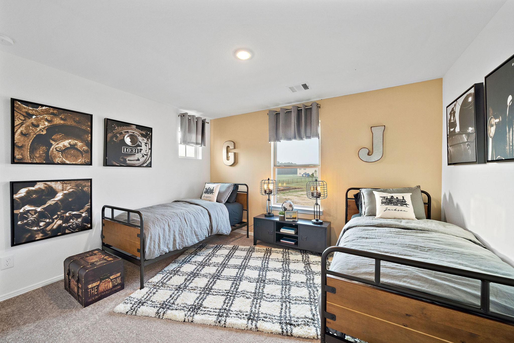 A bedroom with two beds.